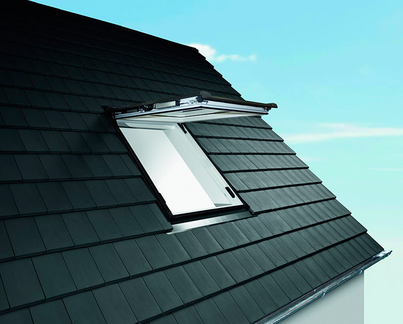 Komplett nach außen geschwungenes Klapp-Schwing-Fenster