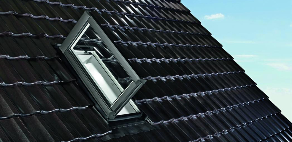 Geöffnetes Ausstiegsfenster von Außen