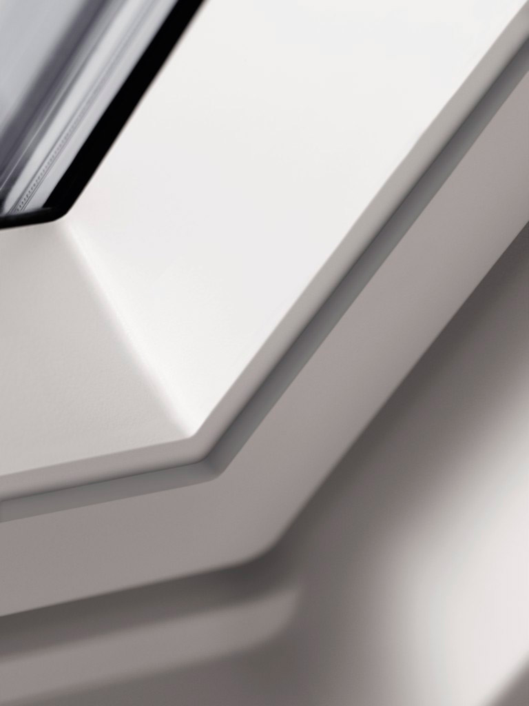 Nahaufnahme von einem weißen Kunststoff-Fensterrahmen