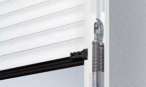 Nahaufnahme einer seitlichen Zugfeder